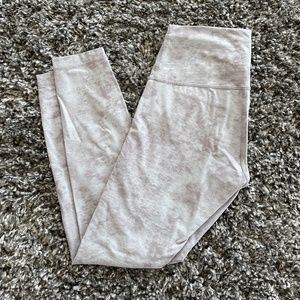 Lululemon Wunder Train High-Rise Tight 25" size 6